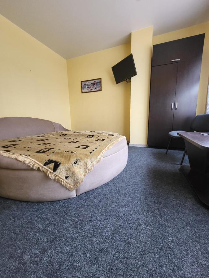 Hotel Амстердам à Khmelʼnytsʼkyy Extérieur photo