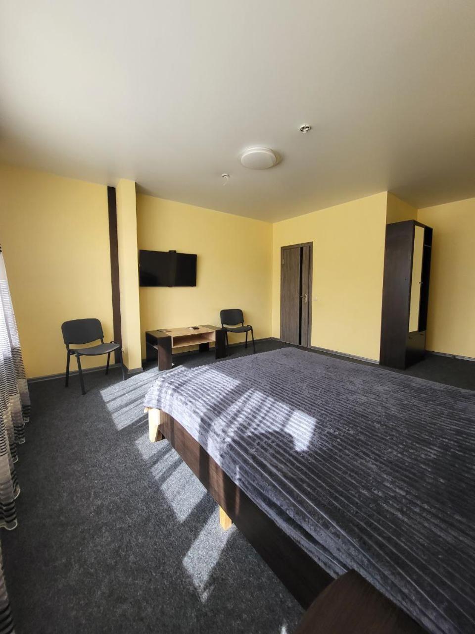 Hotel Амстердам à Khmelʼnytsʼkyy Extérieur photo