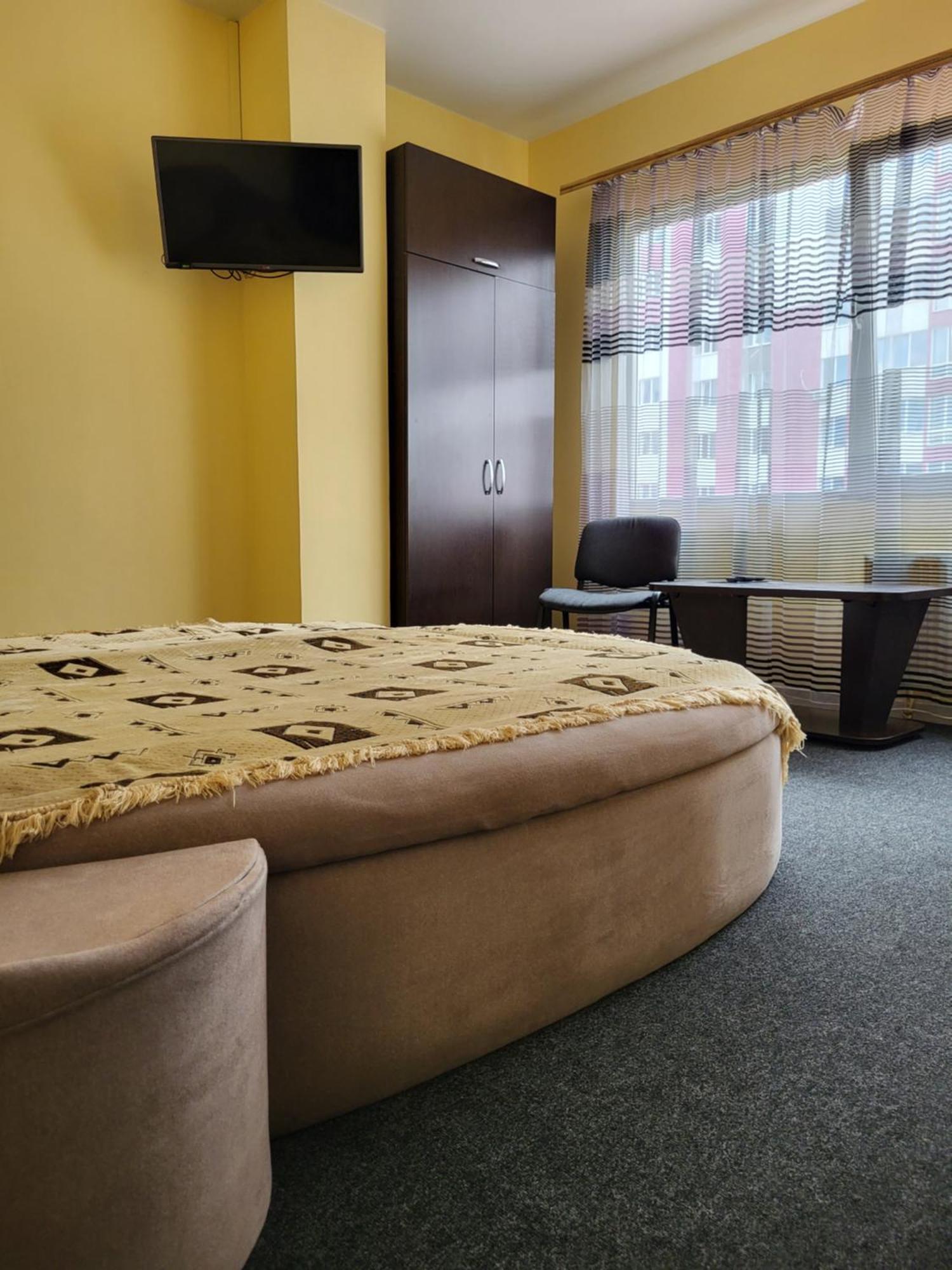 Hotel Амстердам à Khmelʼnytsʼkyy Extérieur photo